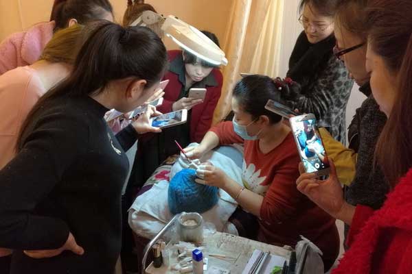 烟台标榜美容美发化妆学校 - 半永久精英班