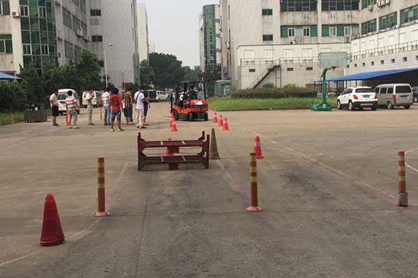 武汉叉车培训学校地址