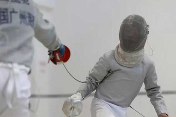 少儿学击剑还是篮球