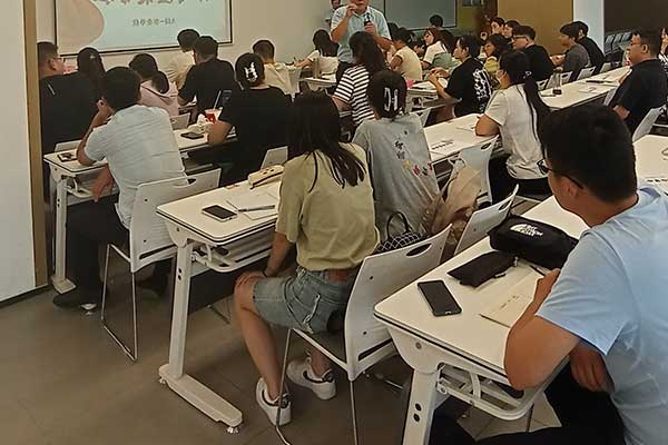 白银公务员考试培训机构哪个好？怎么收费？