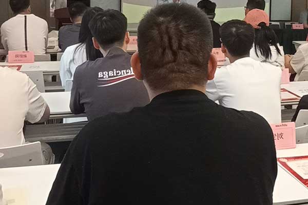 兰州公务员考试培训机构哪个好？怎么收费？