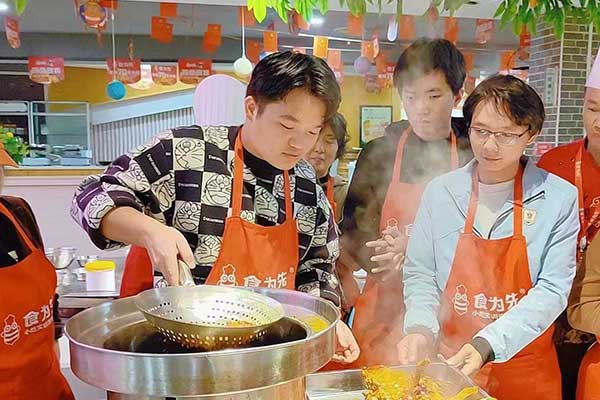 南宁肠粉培训班一般多少钱 - 食为先小吃培训