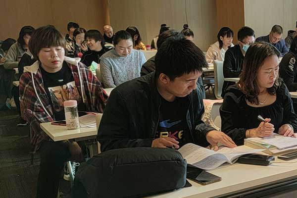 驻马店中级会计师培训费用多少钱？