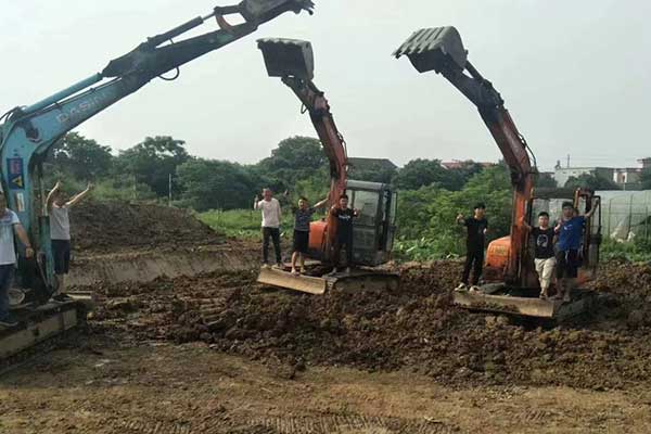株洲学挖掘机的学校 - 学费多少 - 学多久