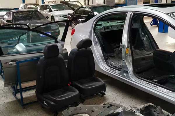 保定汽车维修中专学校学费每年