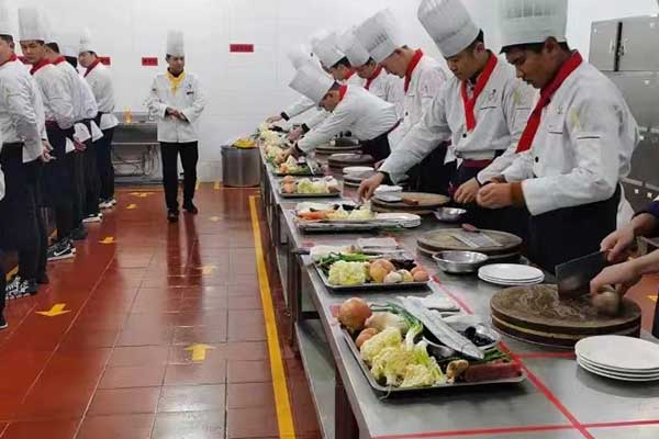 保定烹饪学校中专班（三年制学历班）