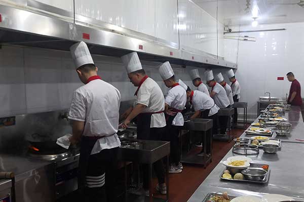 保定厨师中专学校学费多少钱一年