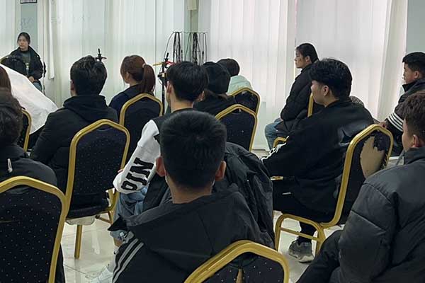 德州化妆美甲学校在哪？学费贵吗？