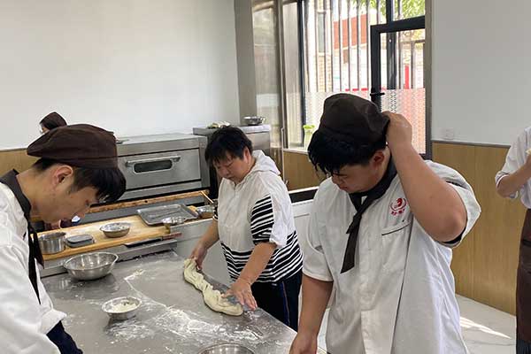 石家庄学厨师哪家学校好？要多少钱？
