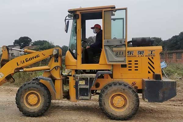 衡阳学铲车哪家学校好？学费多少？