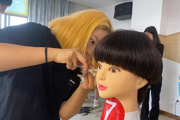 西安兰梦美容美发培训学校有哪些优势