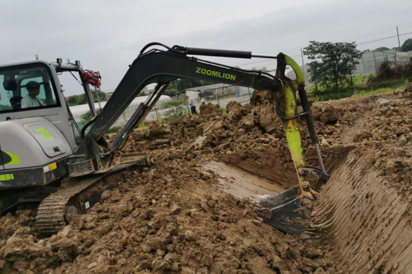 长沙挖掘机培训学校招生简章