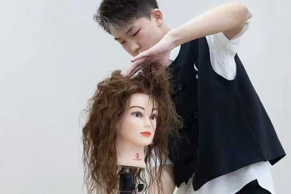 沧州港泰美容美发影视化妆学校怎么样