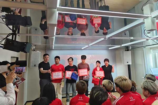 沧州港泰美业商学院是学校吗？