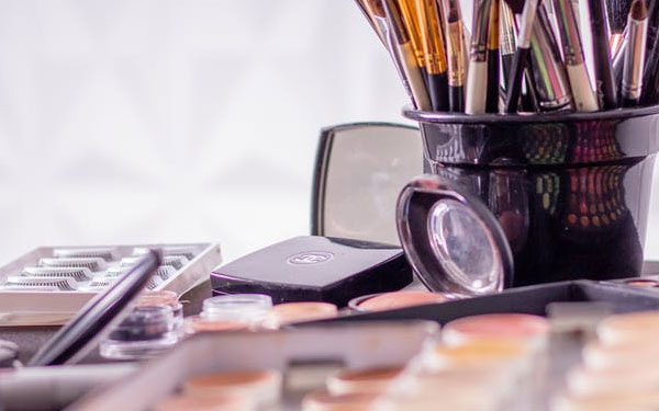 做个化妆师怎么样?工资待遇好吗?